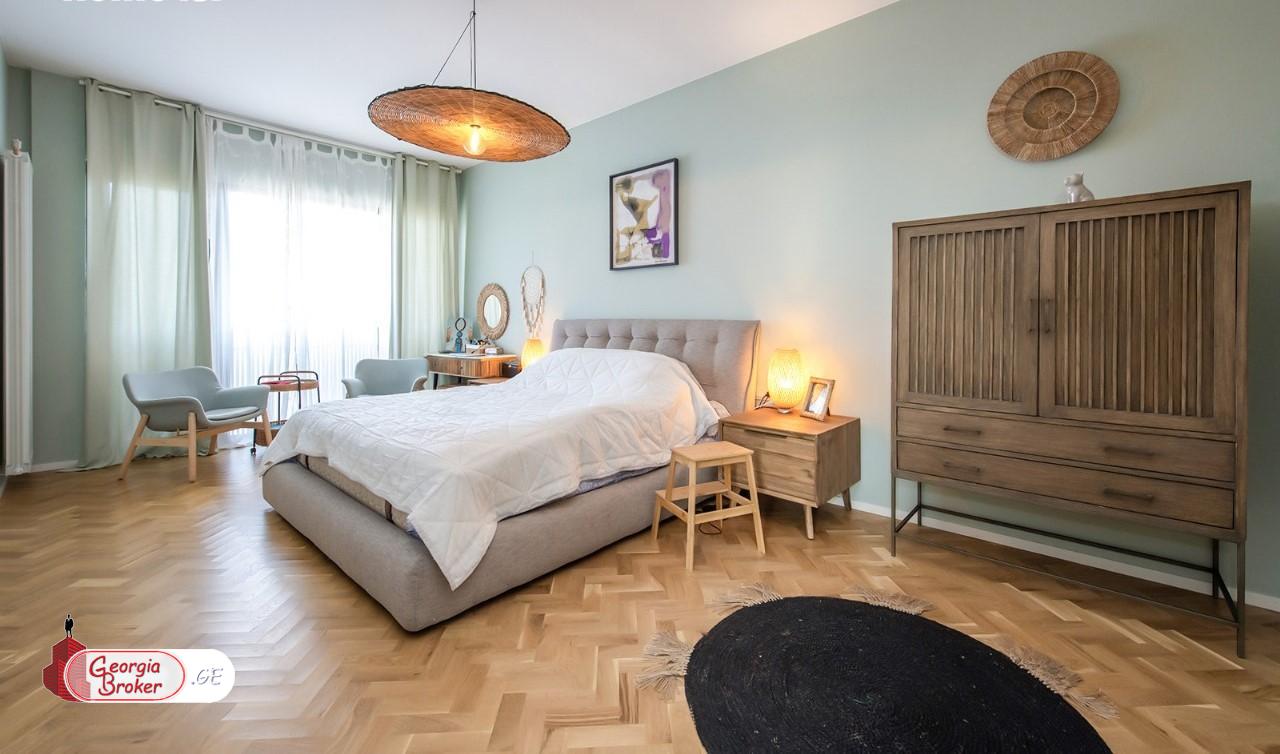 nearly repaired 9-room house for sale